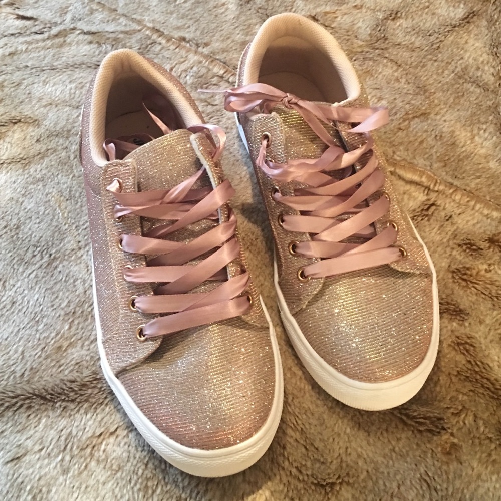 Just Fab new rose gold beautiful snickers 💓